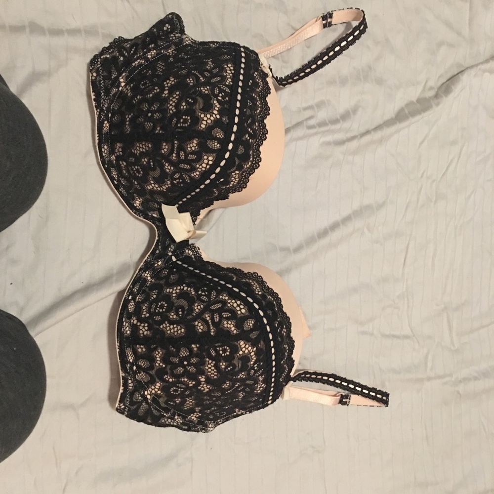 Bras - Picture 3 of 3